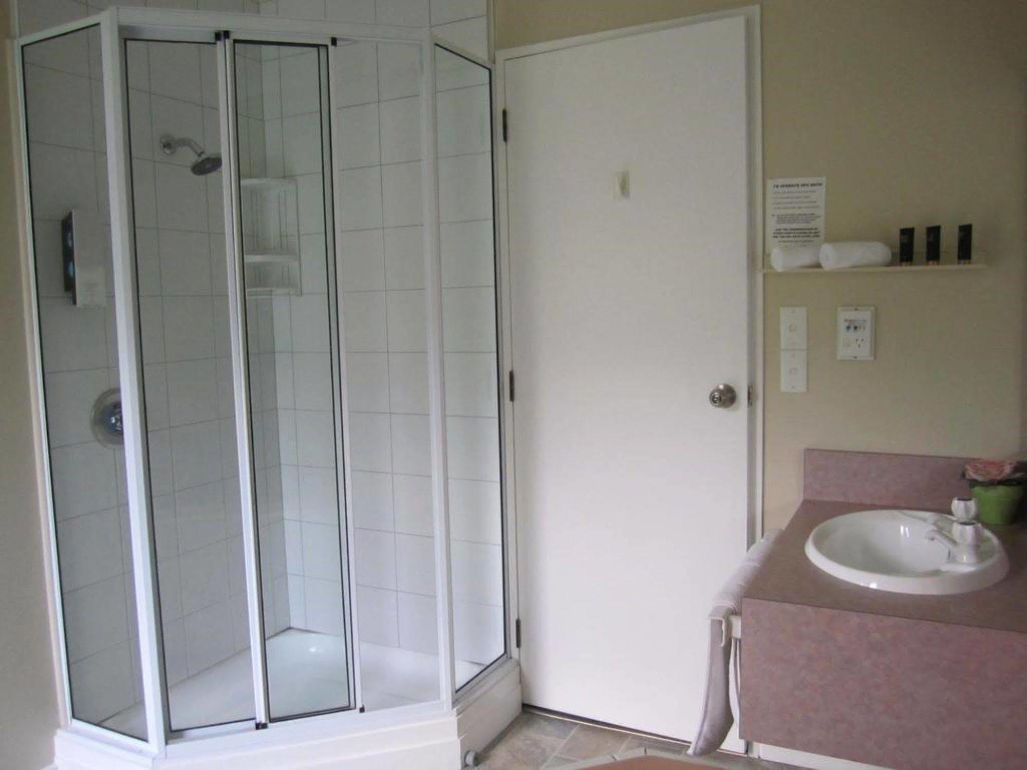 Camellia Court Motel Lower Hutt Eksteriør bilde